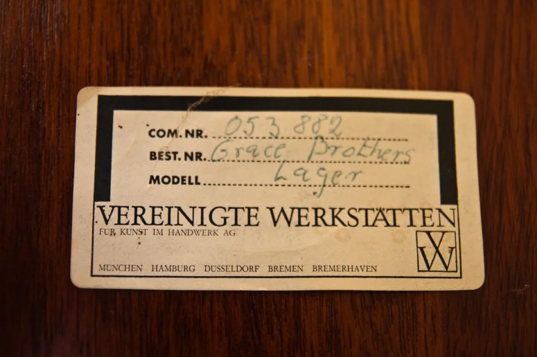 Tisch-mit-Stühlen__31.jpg