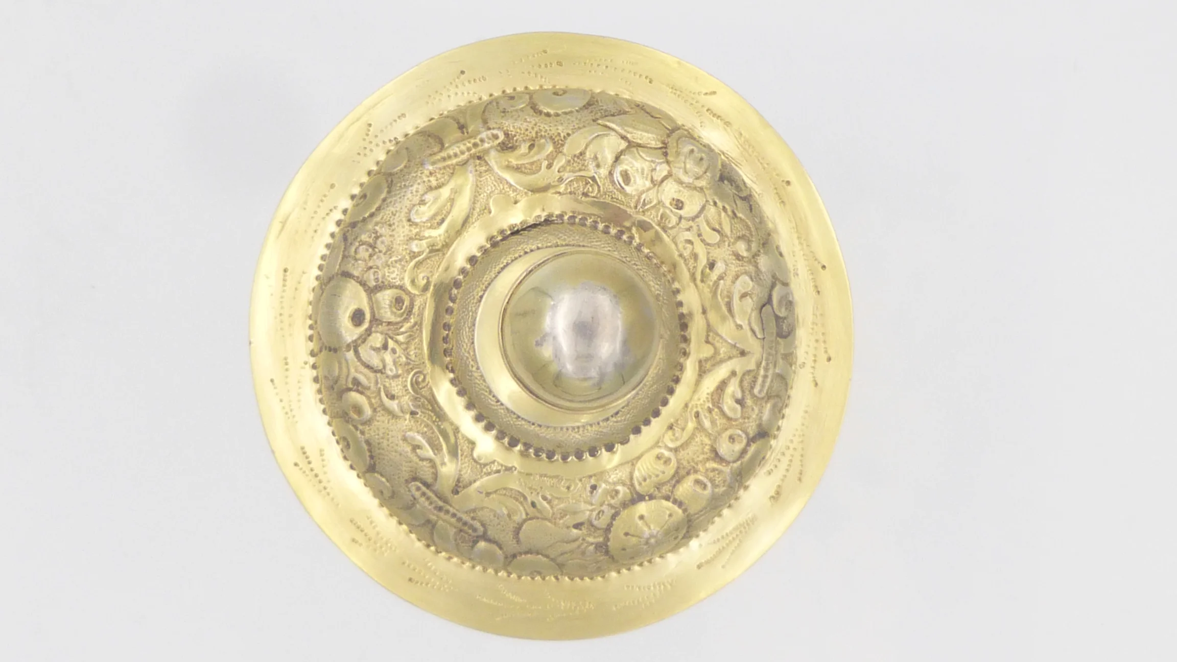 Deckel vom Deckelpokal mit Knauf jüngeren Datums