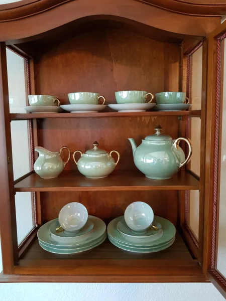 Teeservice in Vitrine.jpg