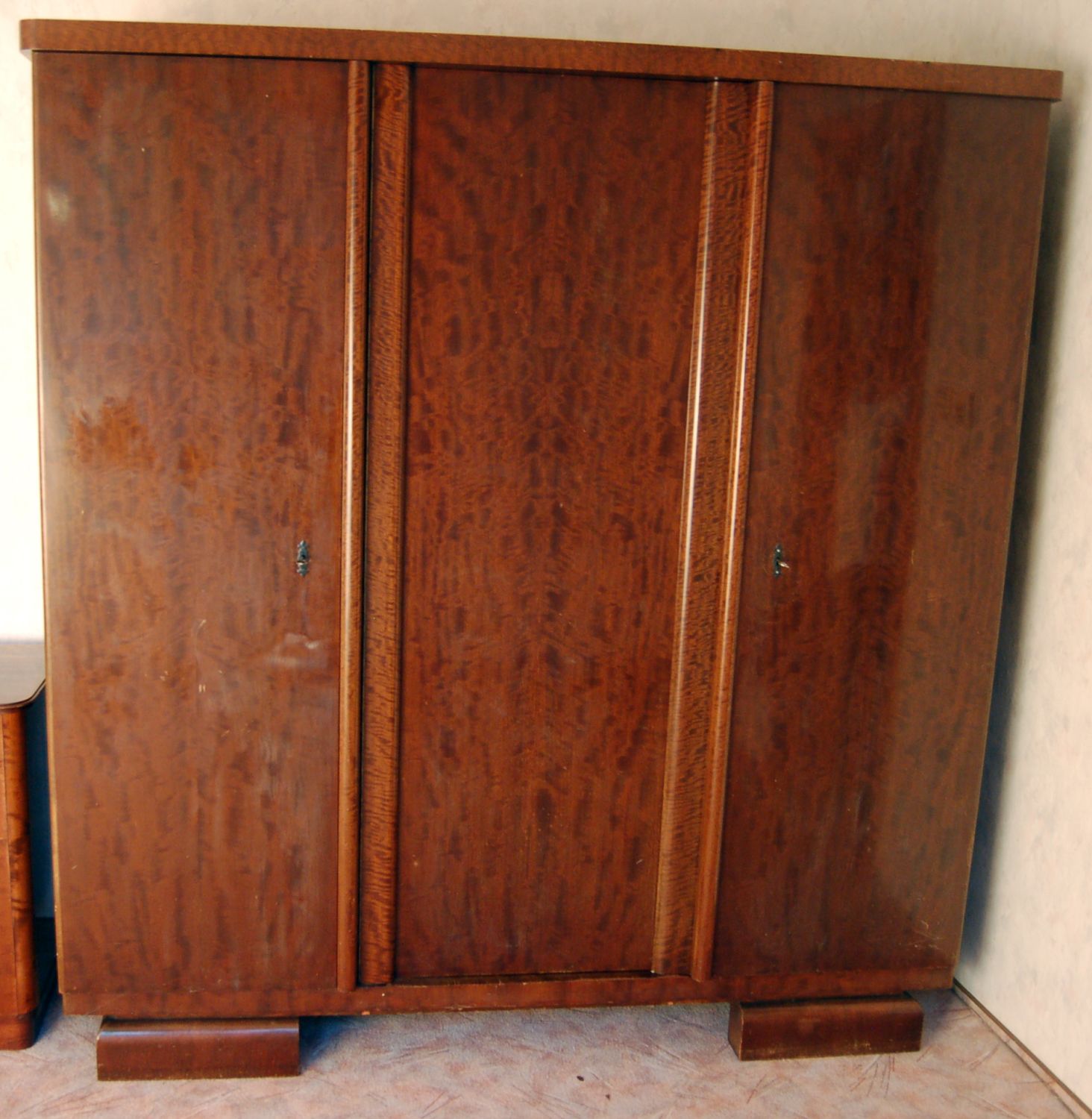 Schrank01.jpg