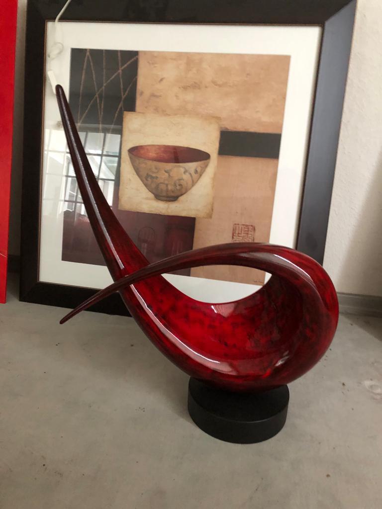 rote skulptur.jpg