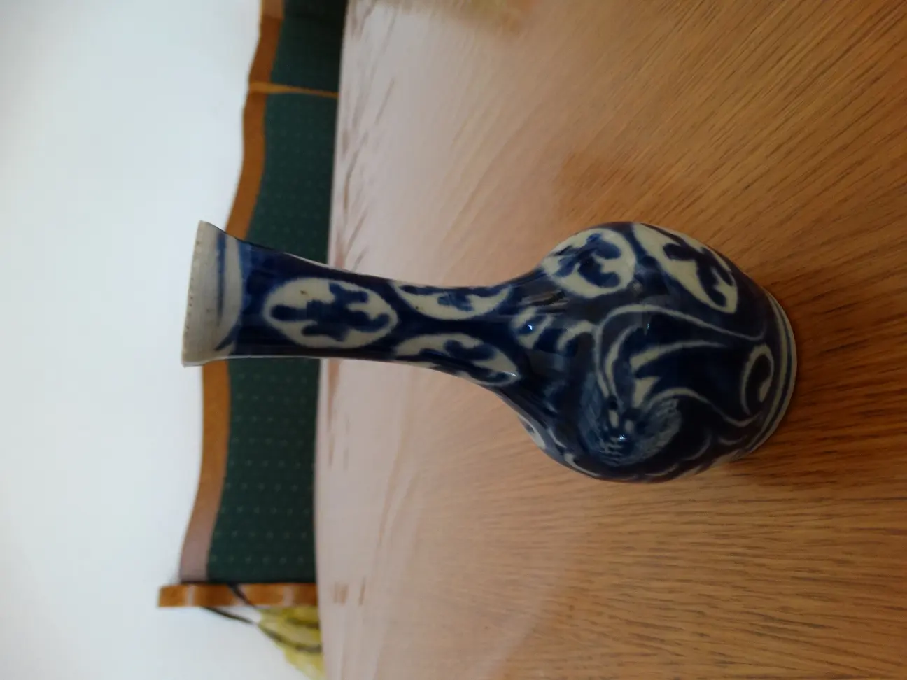 2. Vase