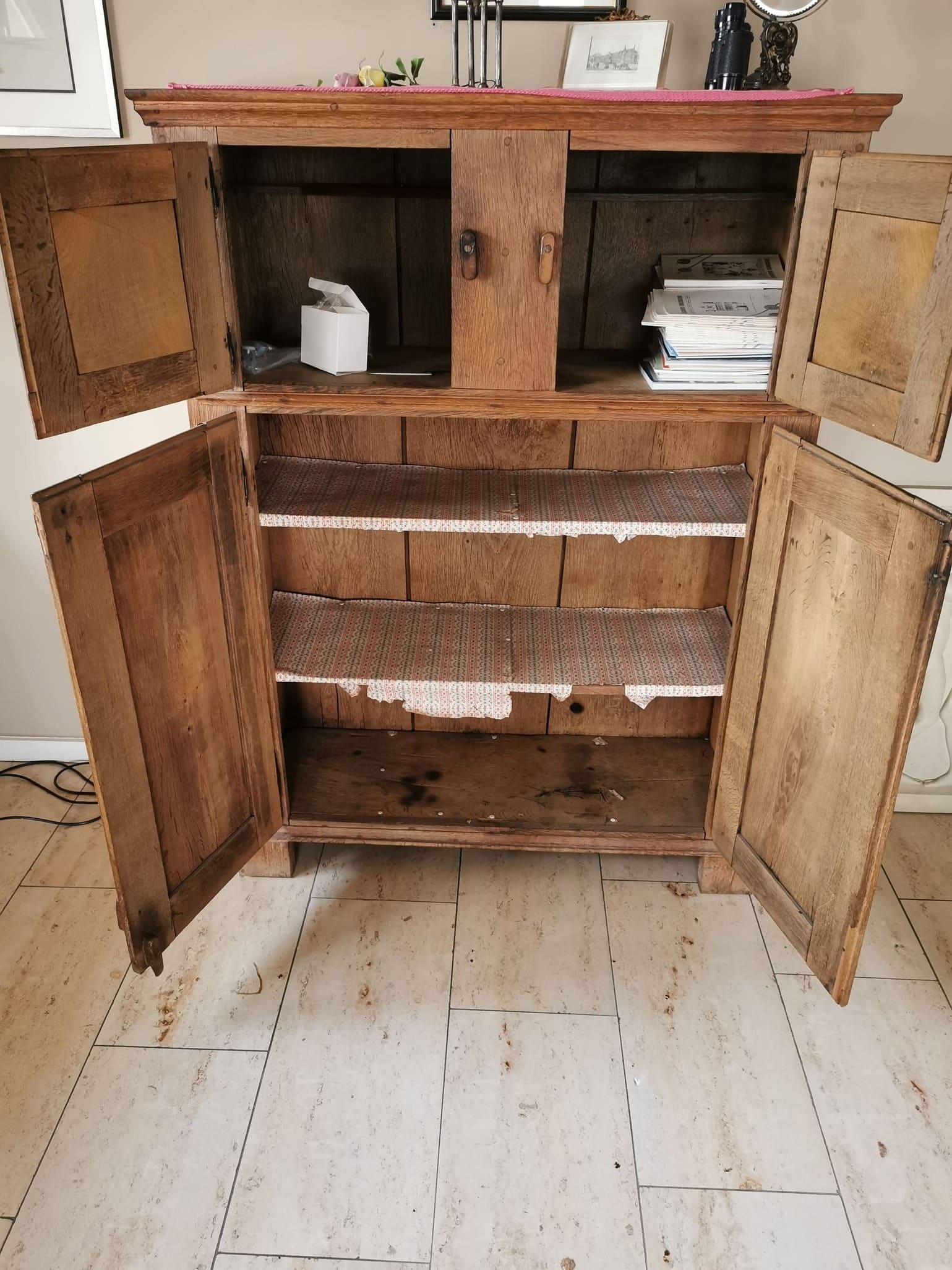 Brotschrank 2 innen (1) (1) (1) (1).jpg
