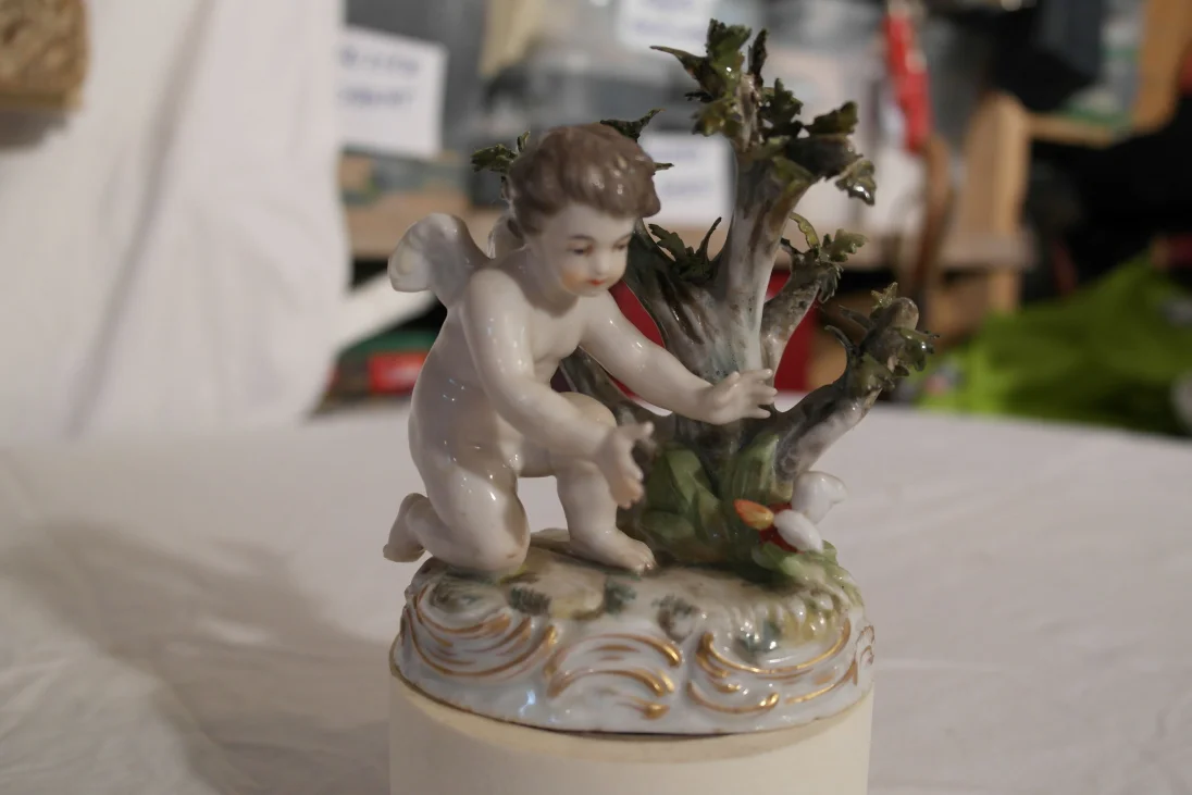 01 - Porzellanfigur (3).jpg
