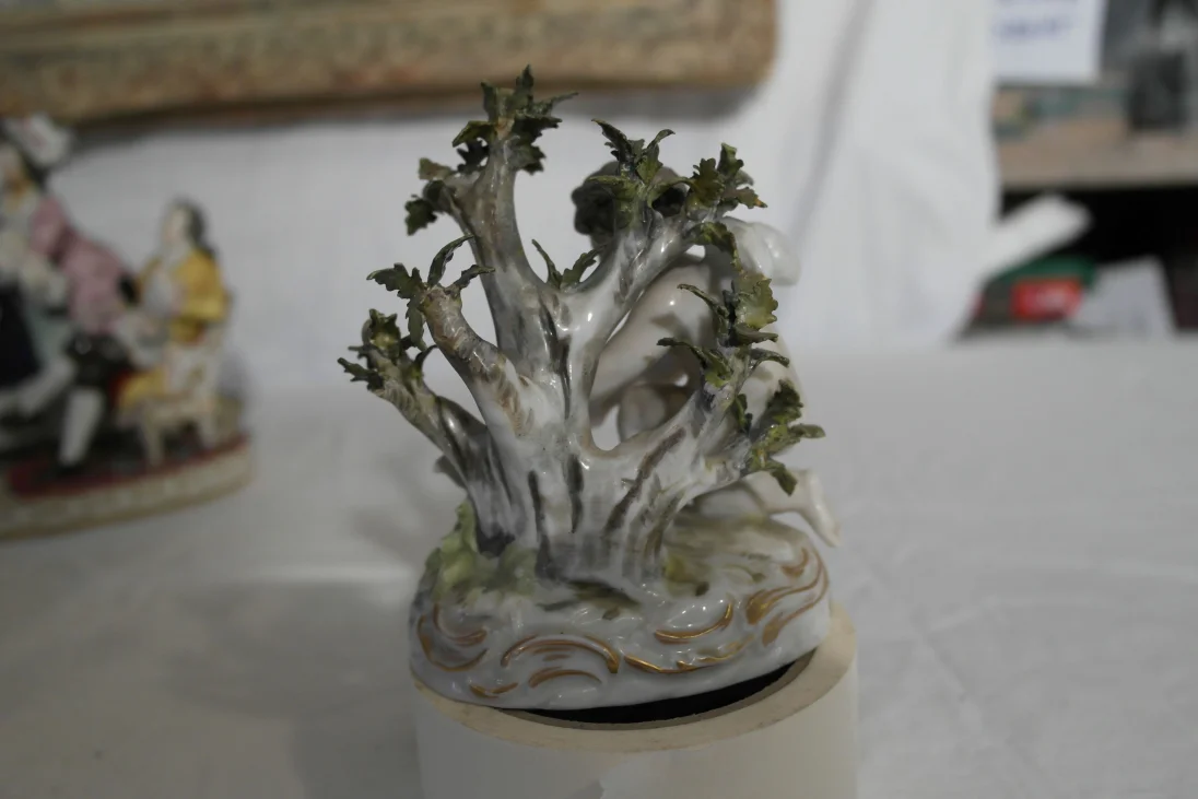 01 - Porzellanfigur (5).jpg