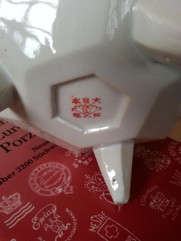 K800_Ungeklärtes Porzellan 005.JPG