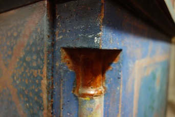Säule nach Abnahme des Kapitells