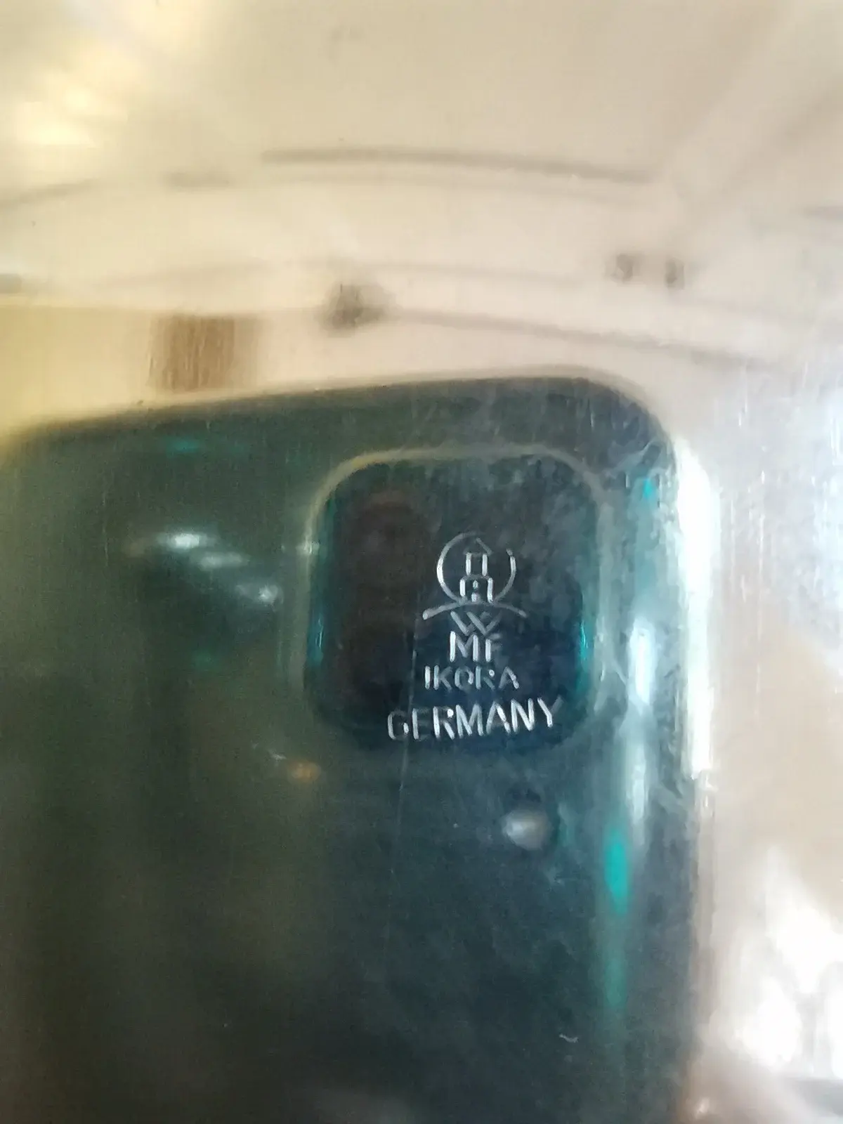 Punze auf der Unterseite