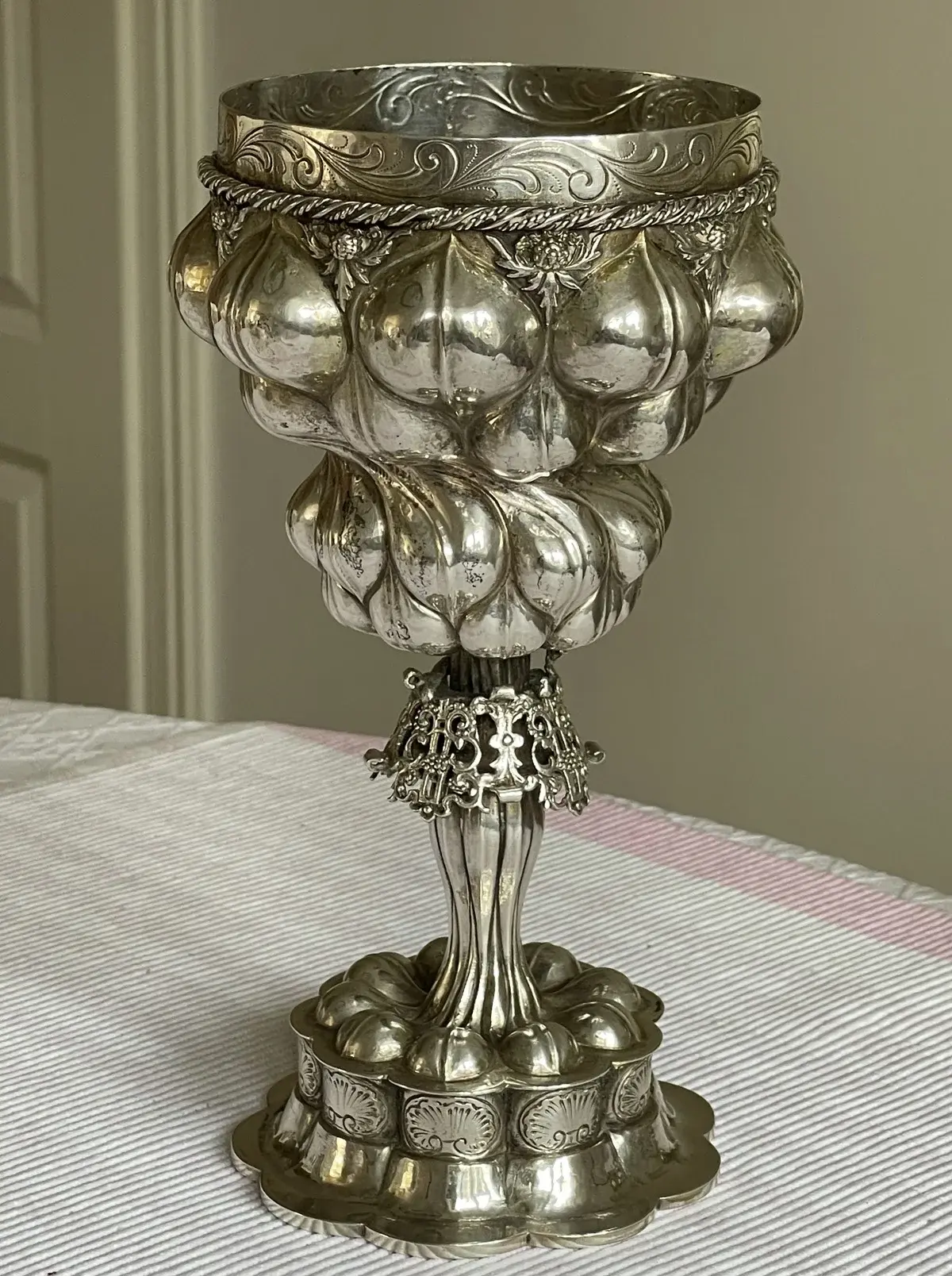 Buckelpokal_komplett.webp