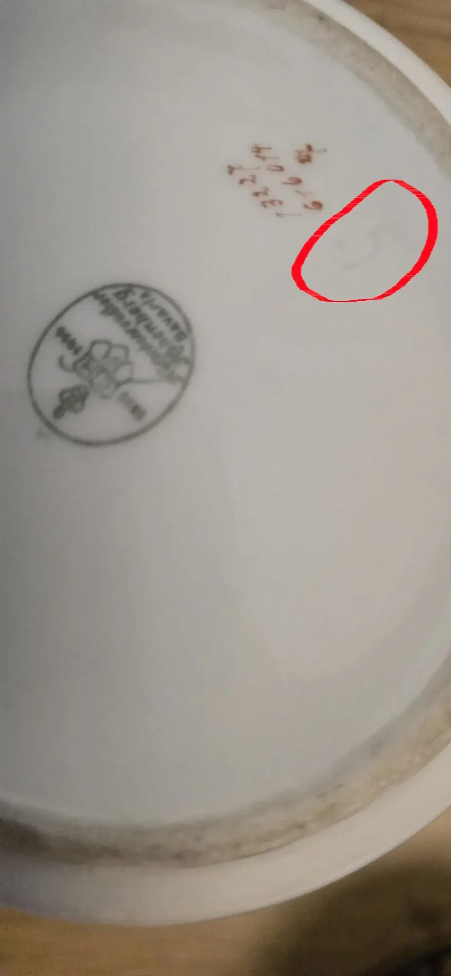 Kaffeekanne eingestanzte Ziffer 5