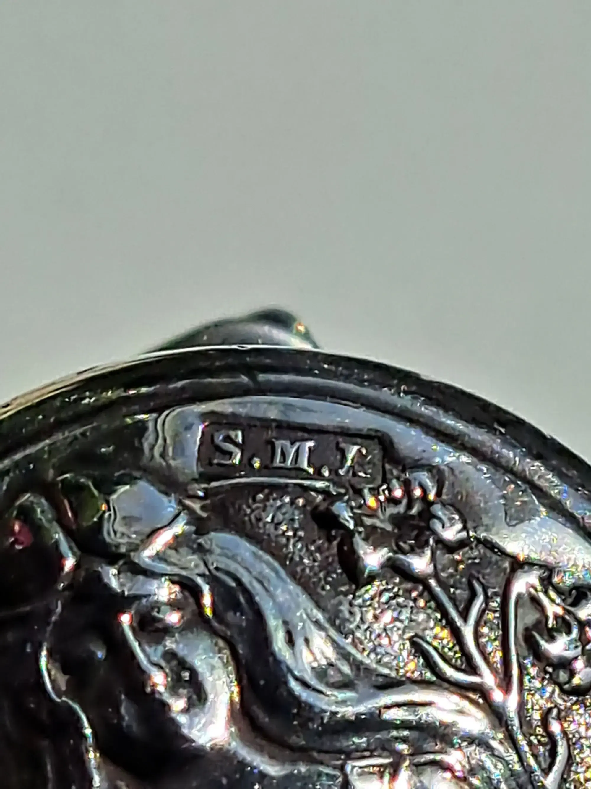 Foto 4 - neben dem Frauenkopf rechts - S.M.L.webp