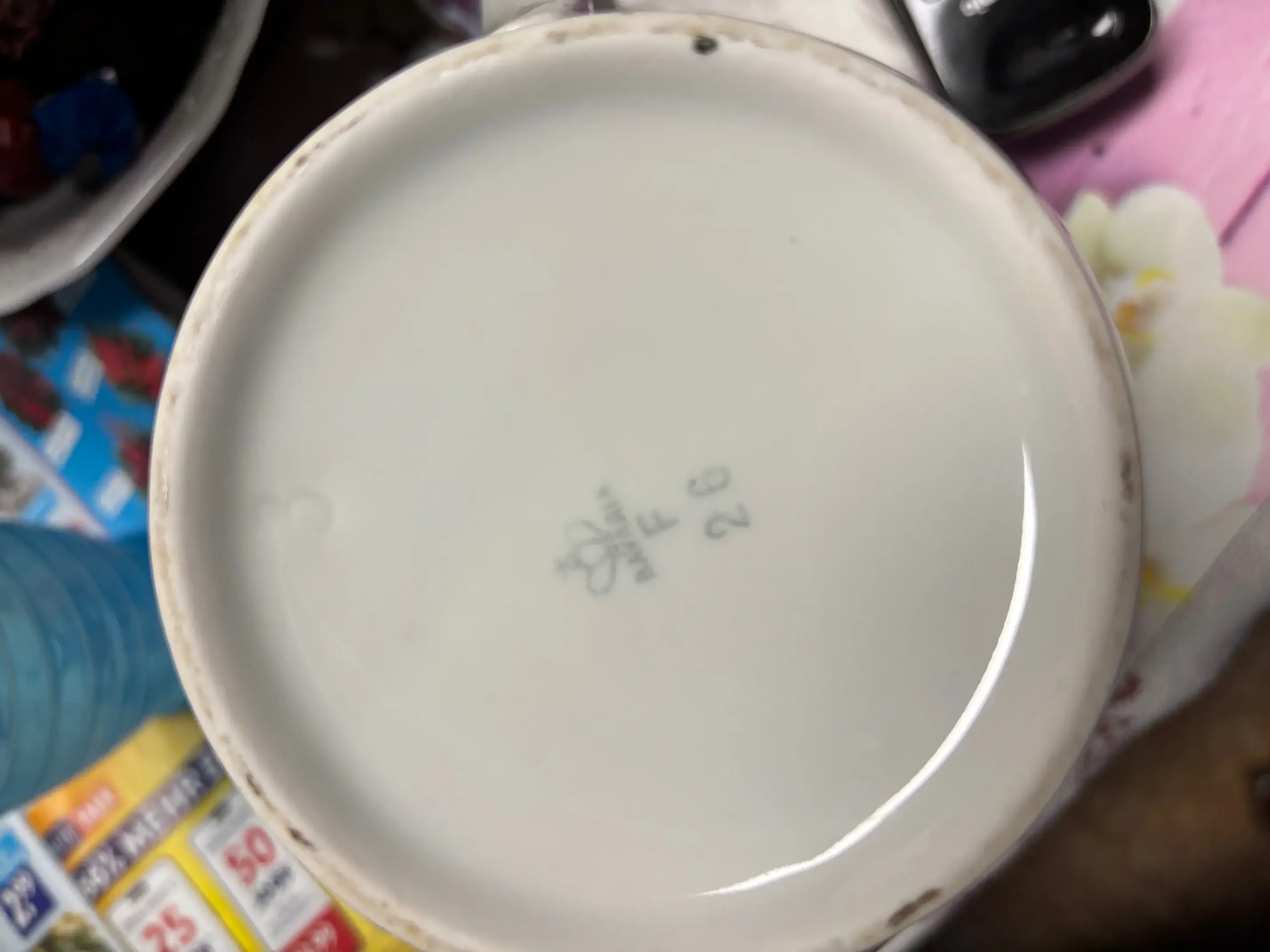 pozellan Mama kanne unten.webp