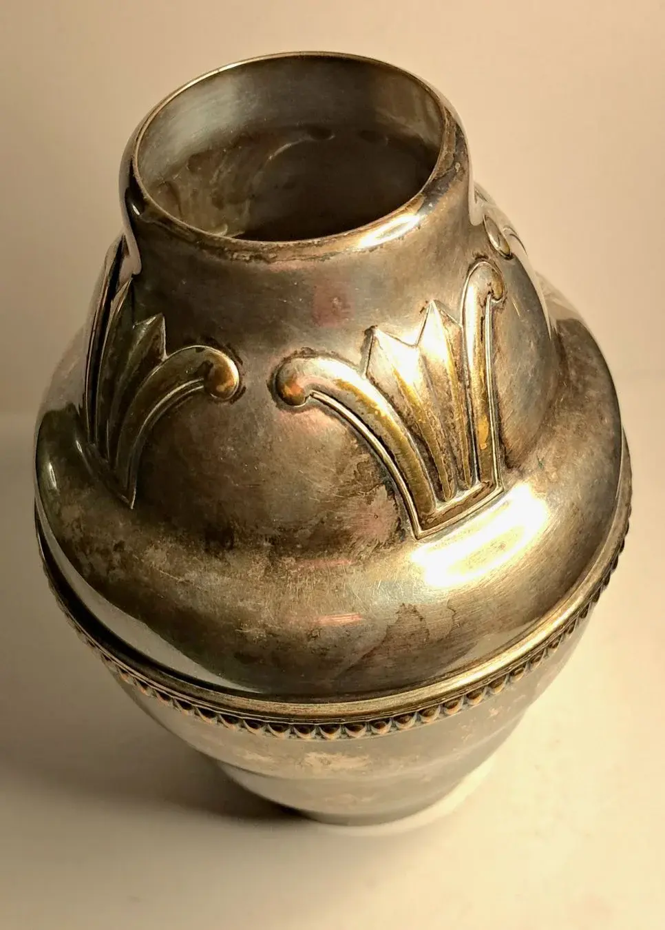 silberkrug-mit-interessanter-punzierung (2).webp