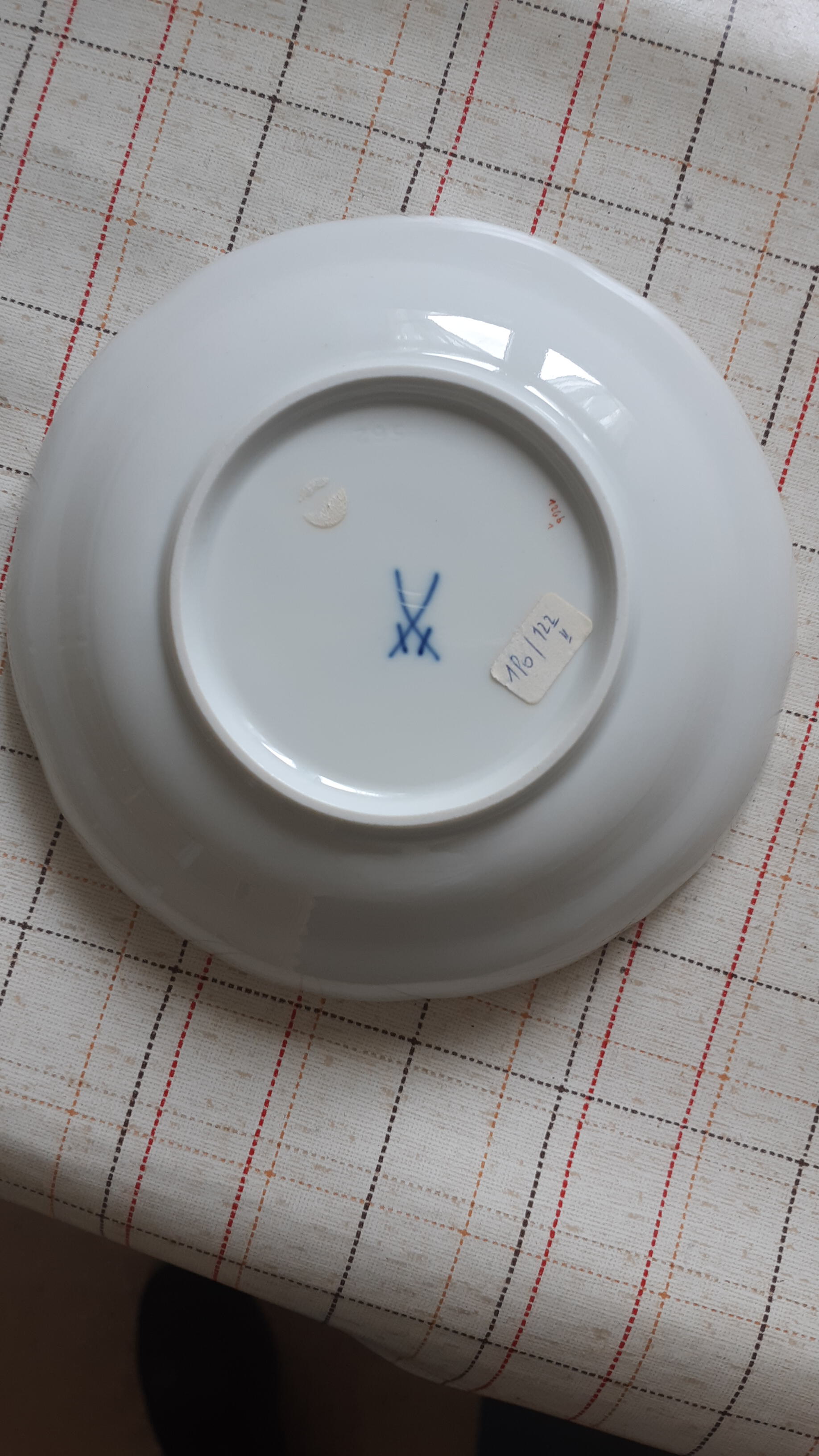 Rückseite tiefer Teller