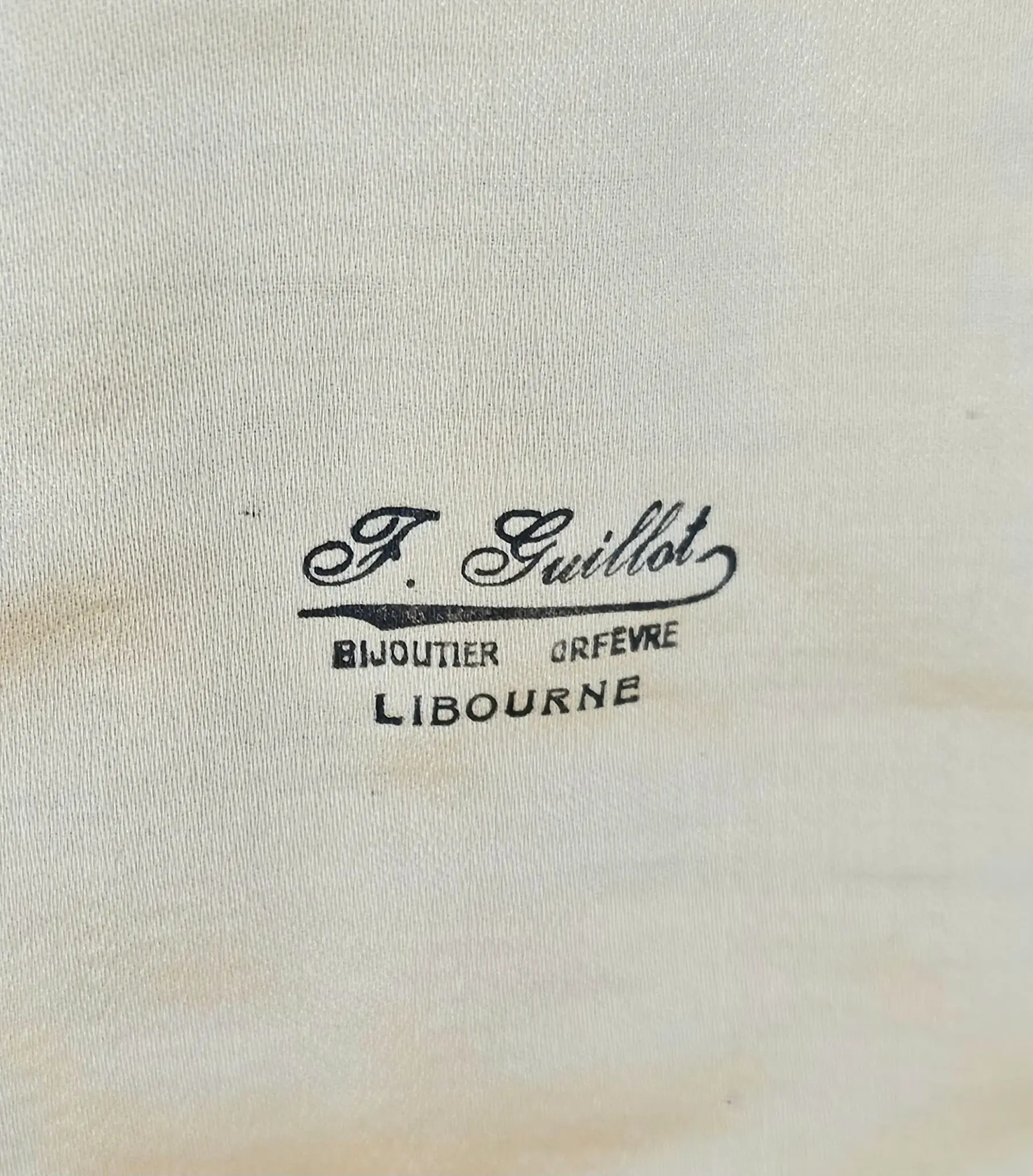 Hersteller im Deckel