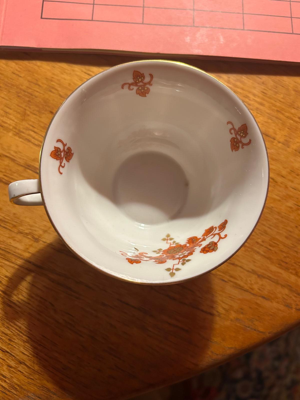 Tasse von oben, Innendekor und Goldrand