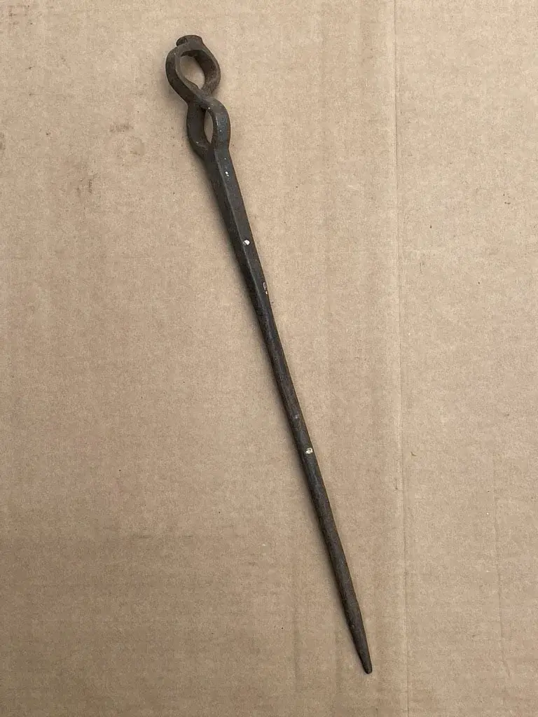 Das dürfte ein Ofenstangenhalter sein?