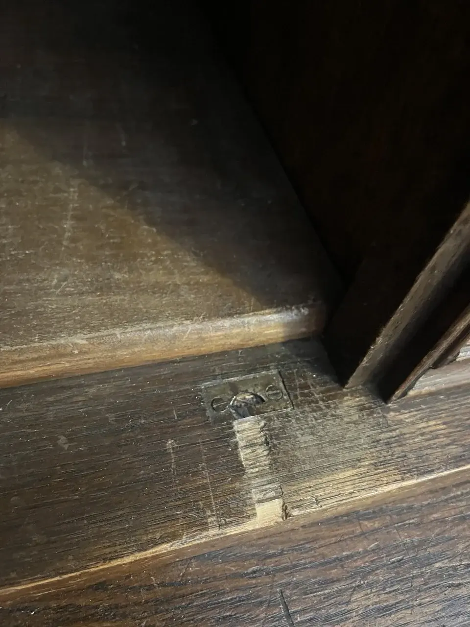 Beschlag Vitrine innen