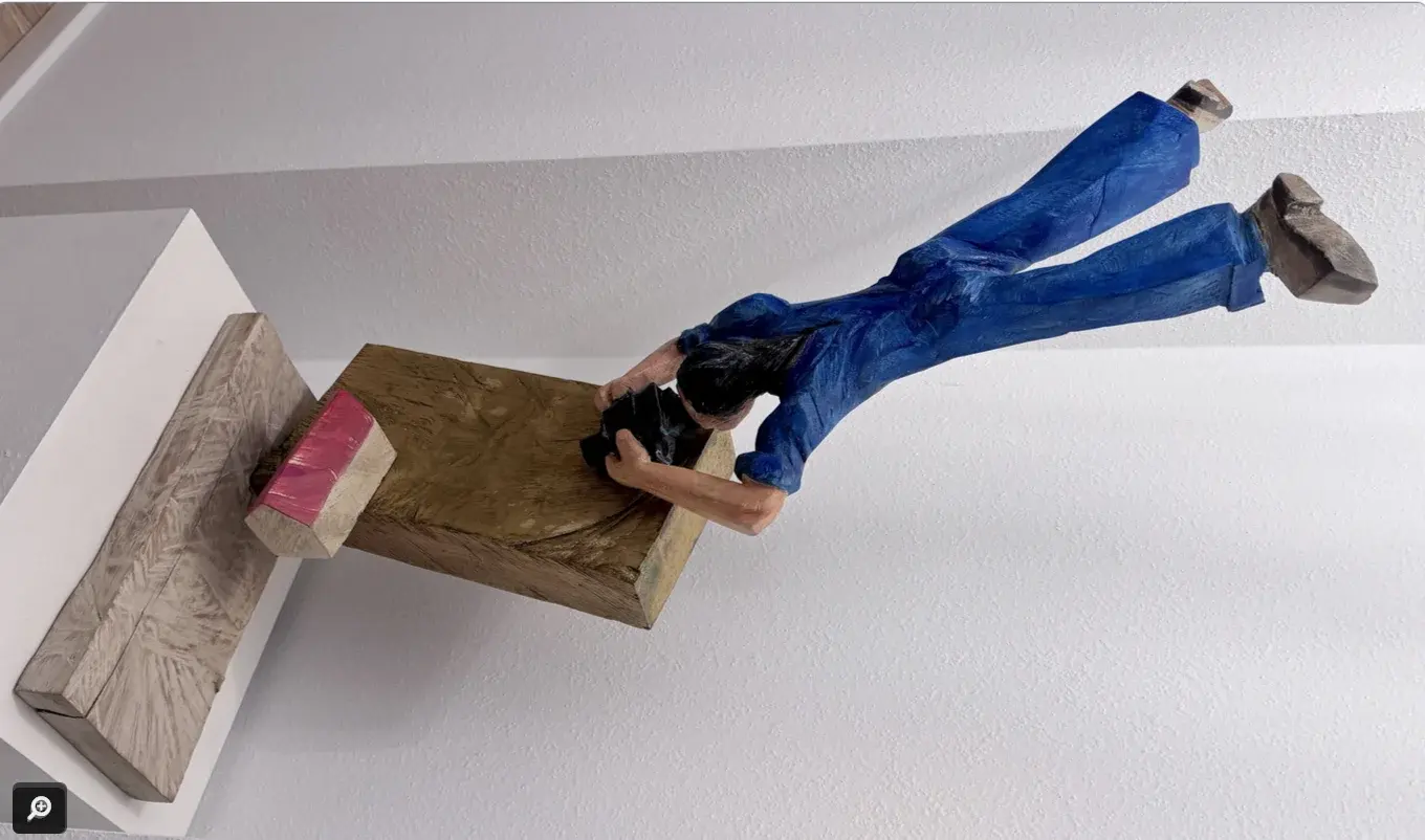 Screenshot 2026-10-21 at 11-00-09 Holzstatue „Der Maler“ fliegender Fotograf 2012. Künstler - Das Antiquitäten und Sammler Forum.webp