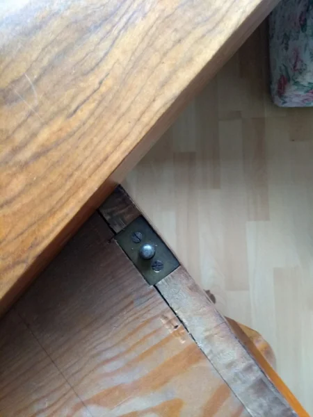 naehtisch_metallstift.jpg
