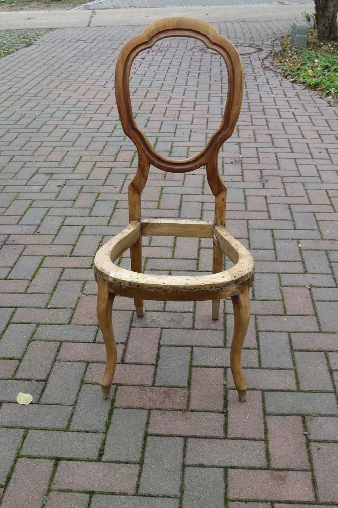 stuhl vorne.jpg