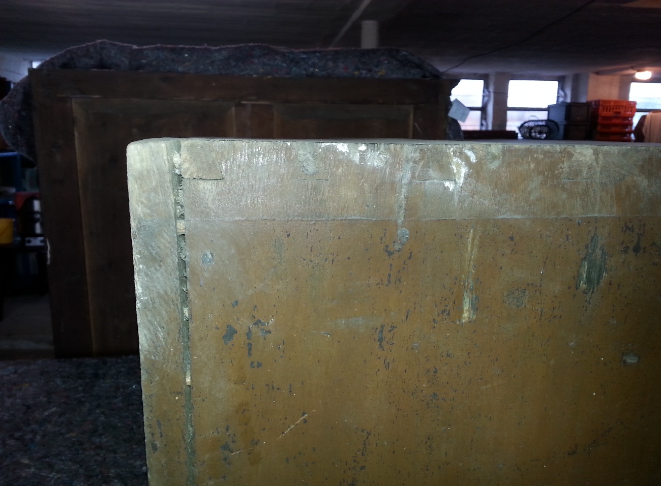 Obere Aussenwand des Schranks