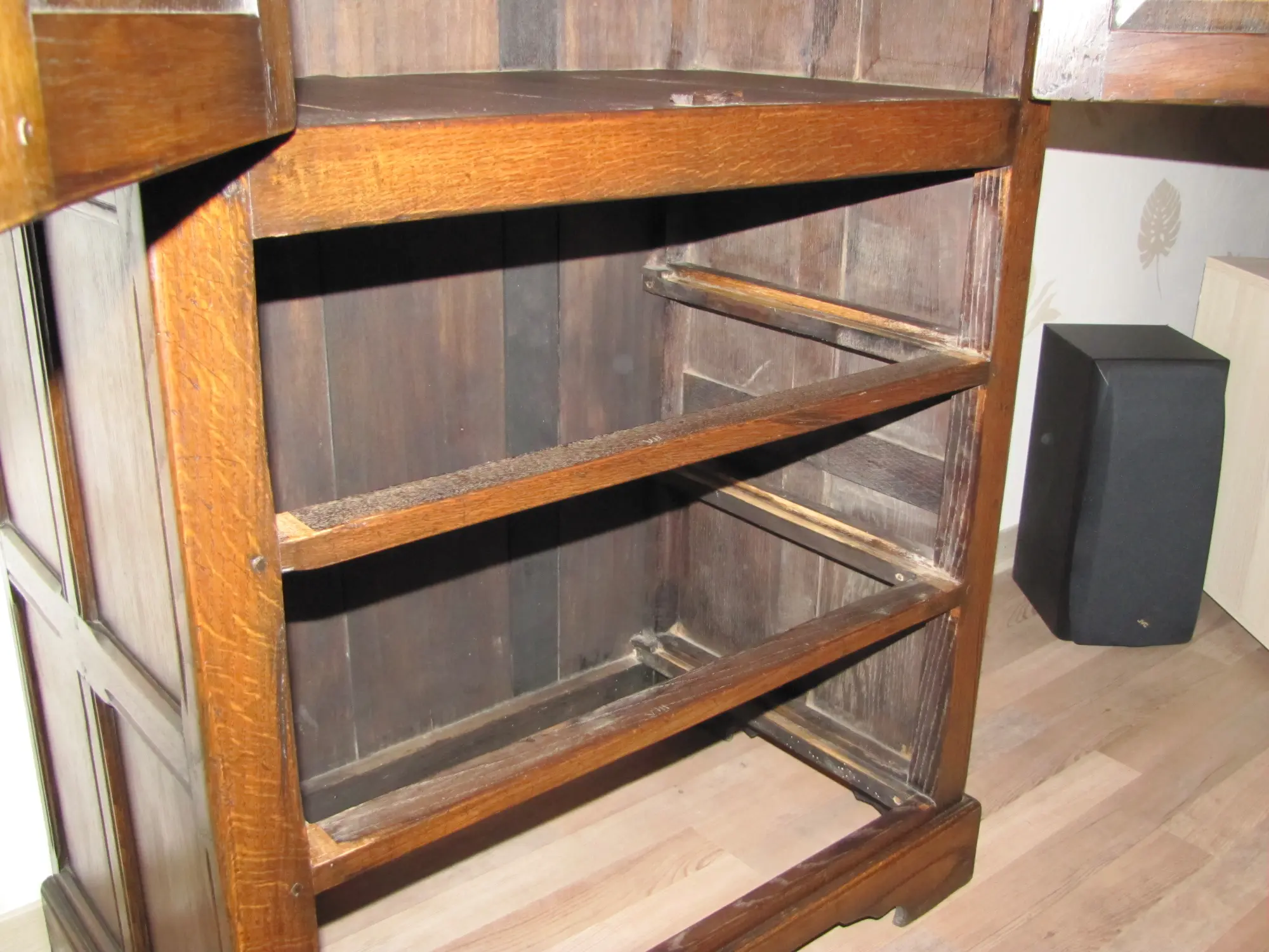 Alter Schrank 007.jpg