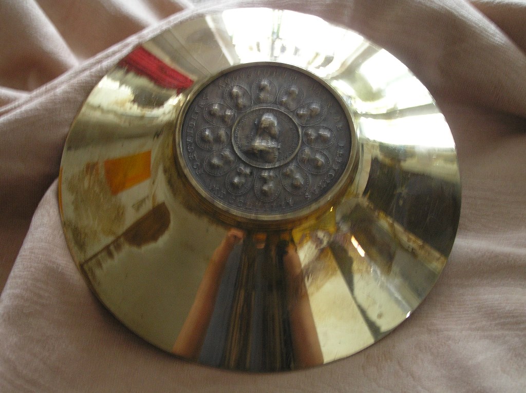 Goldschale mit MT-Medaille (2).JPG