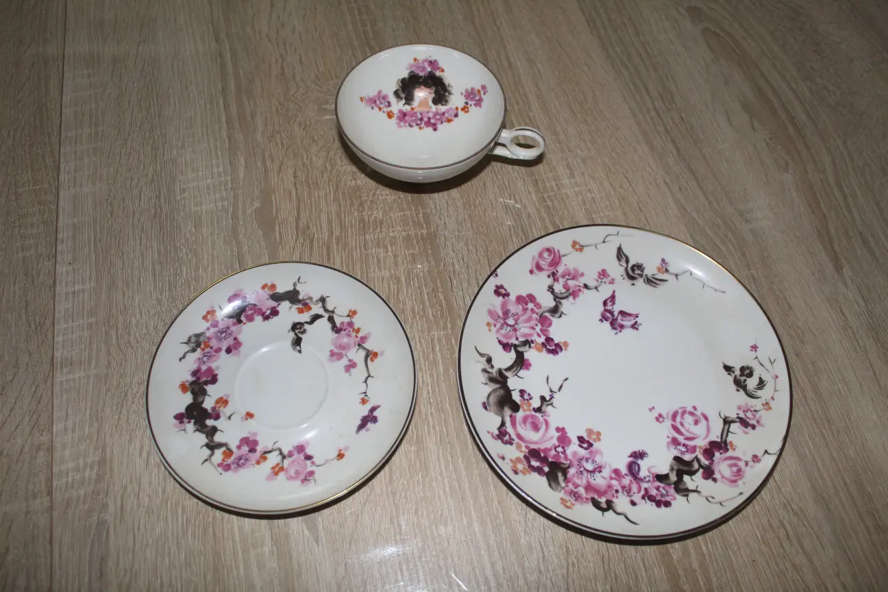 Kahla Blumenmädchen lila