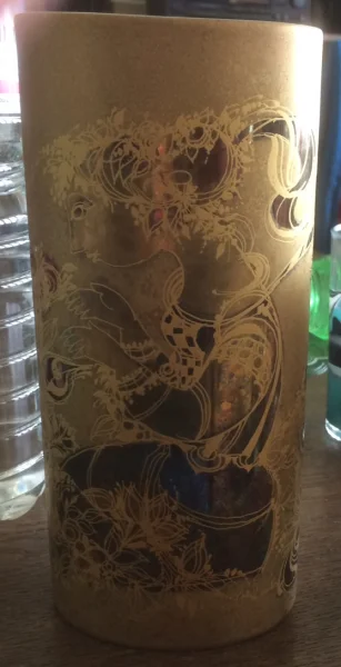 Vase gold 2