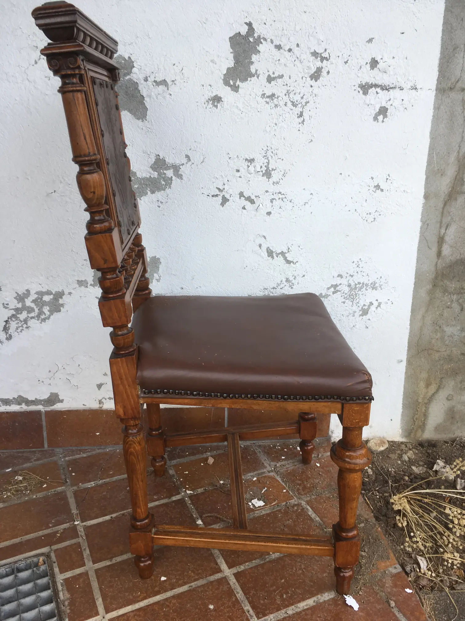 Stuhl3-seite.JPG