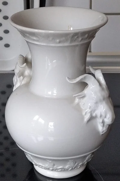 Widderkopf Vase kpm (3).jpg