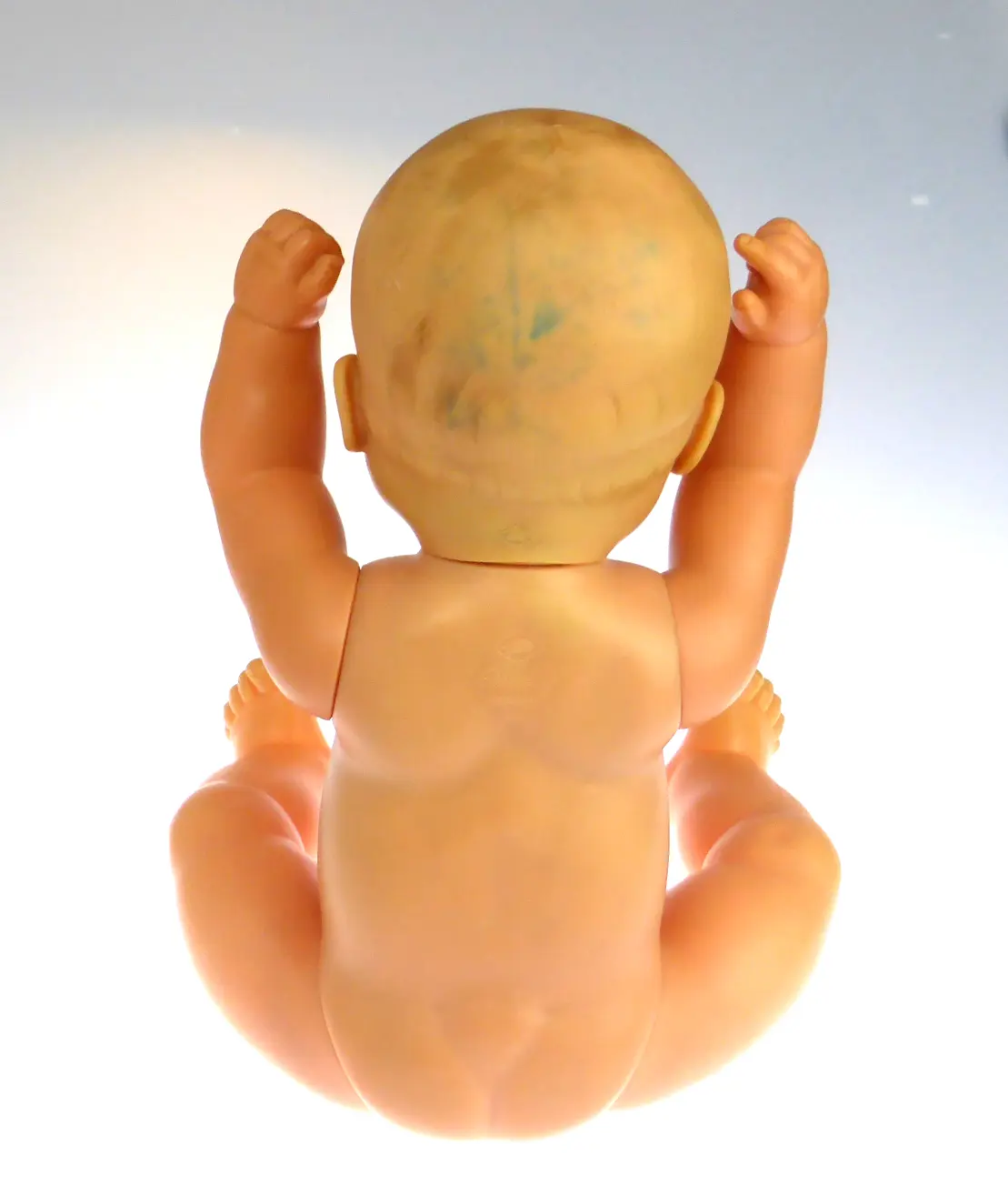 Puppe_sitzend_hinten_04.JPG