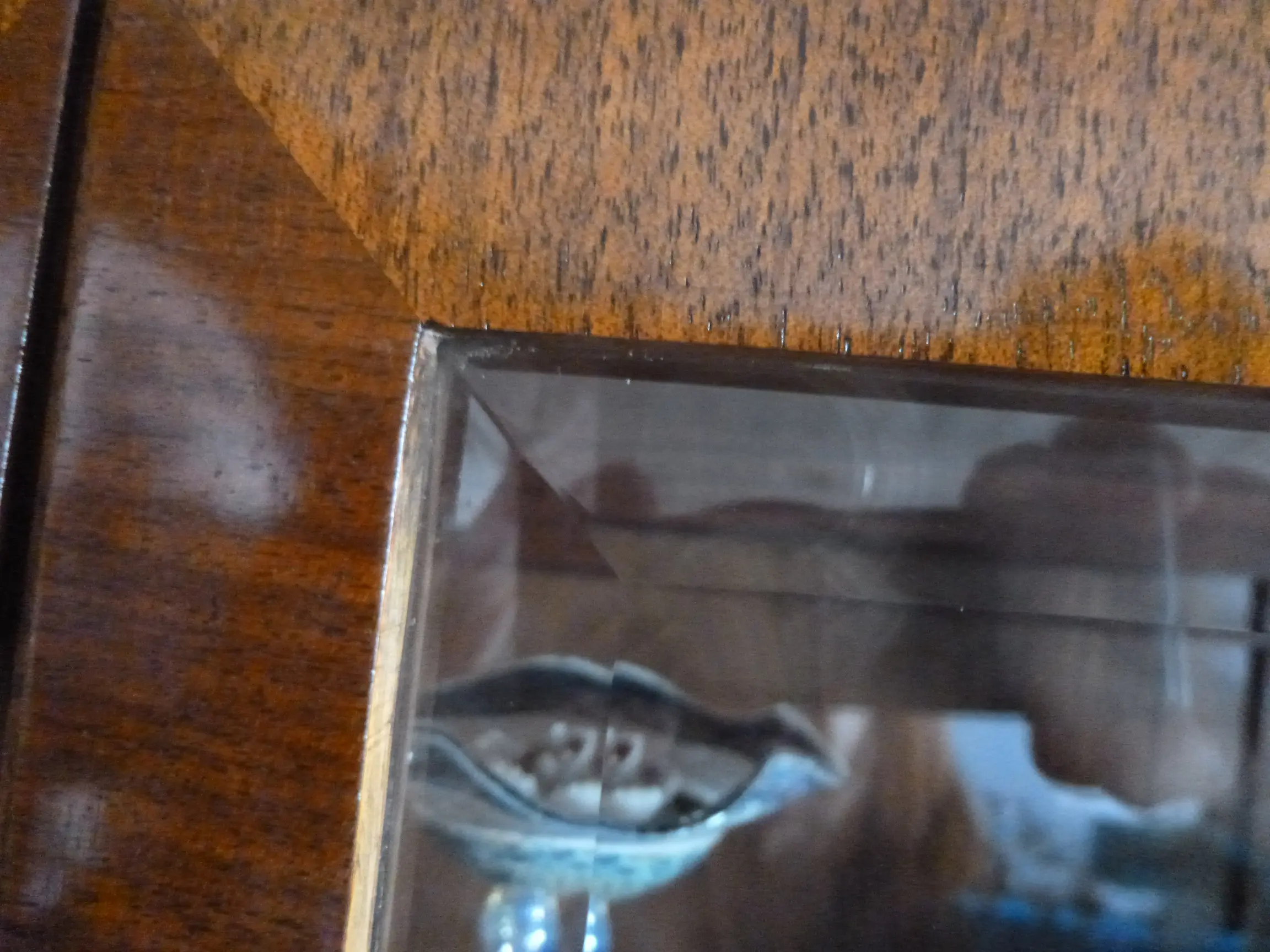 Glas mit Facettenschliff