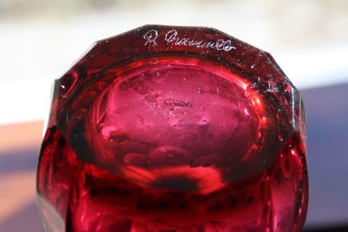Flasche rubinrot signiert .jpg