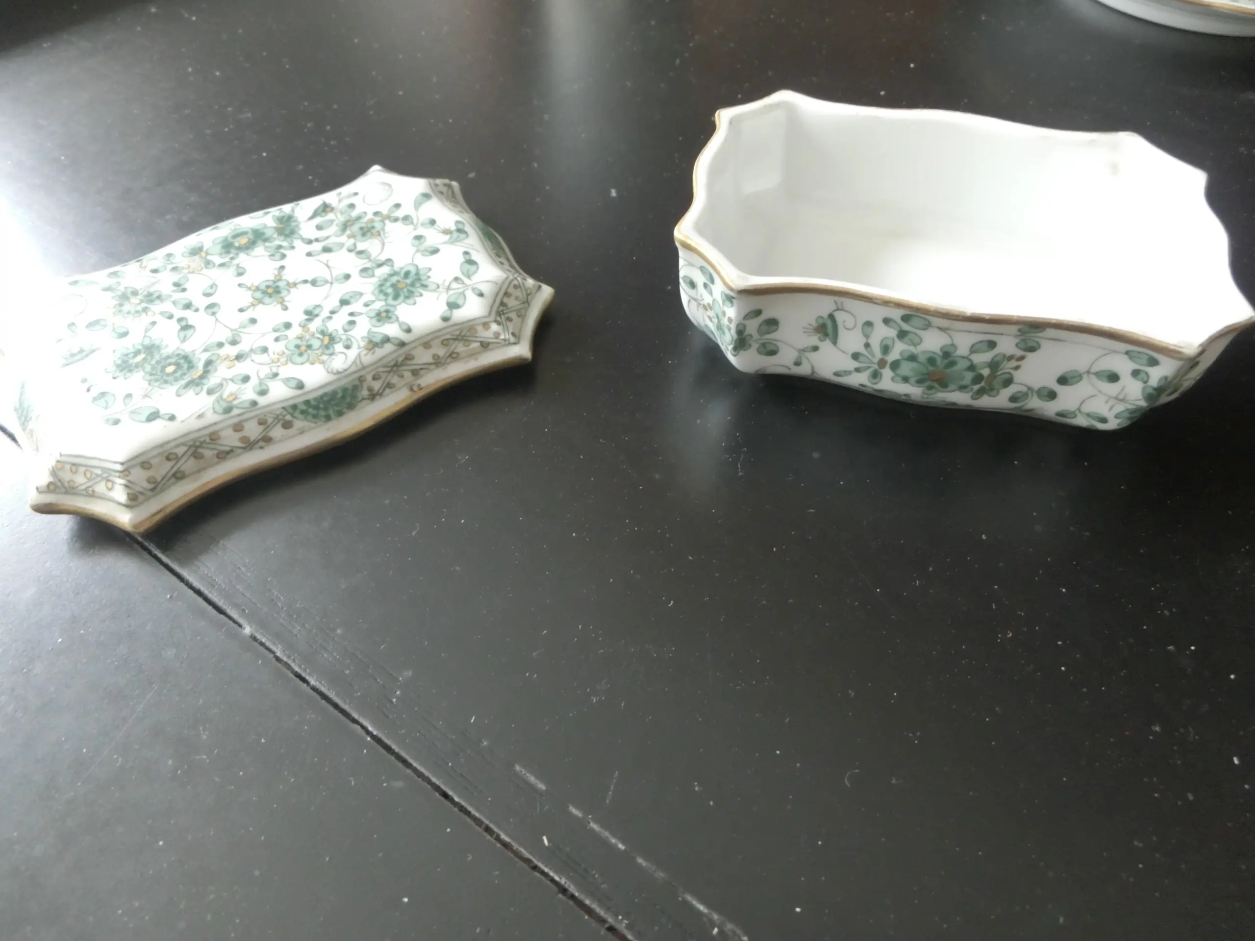 Achteckige Dose mit Deckel