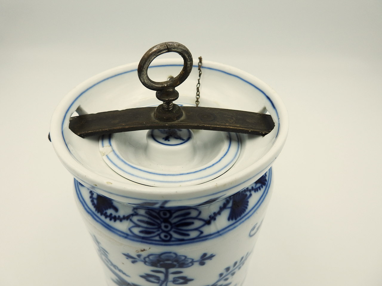 meissen  lidded box 003.JPG