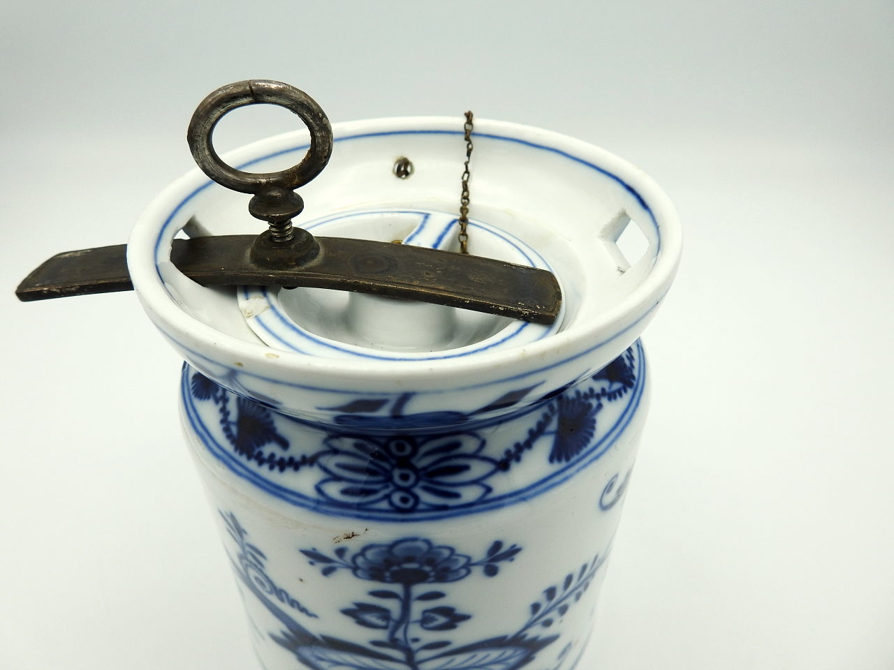 meissen  lidded box 004.JPG