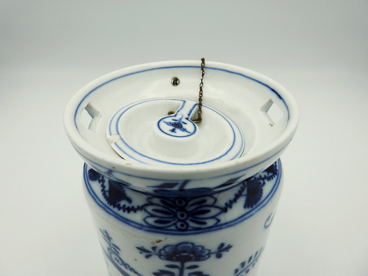 meissen  lidded box 005.JPG