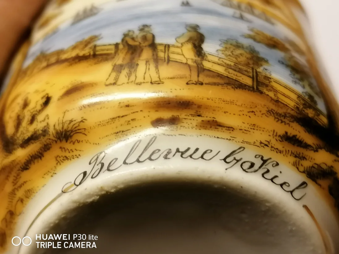 Tasse Bellevue Signatur.jpg