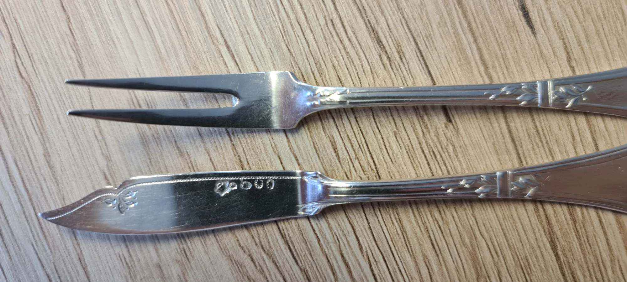 Kleines Messer und Gabel