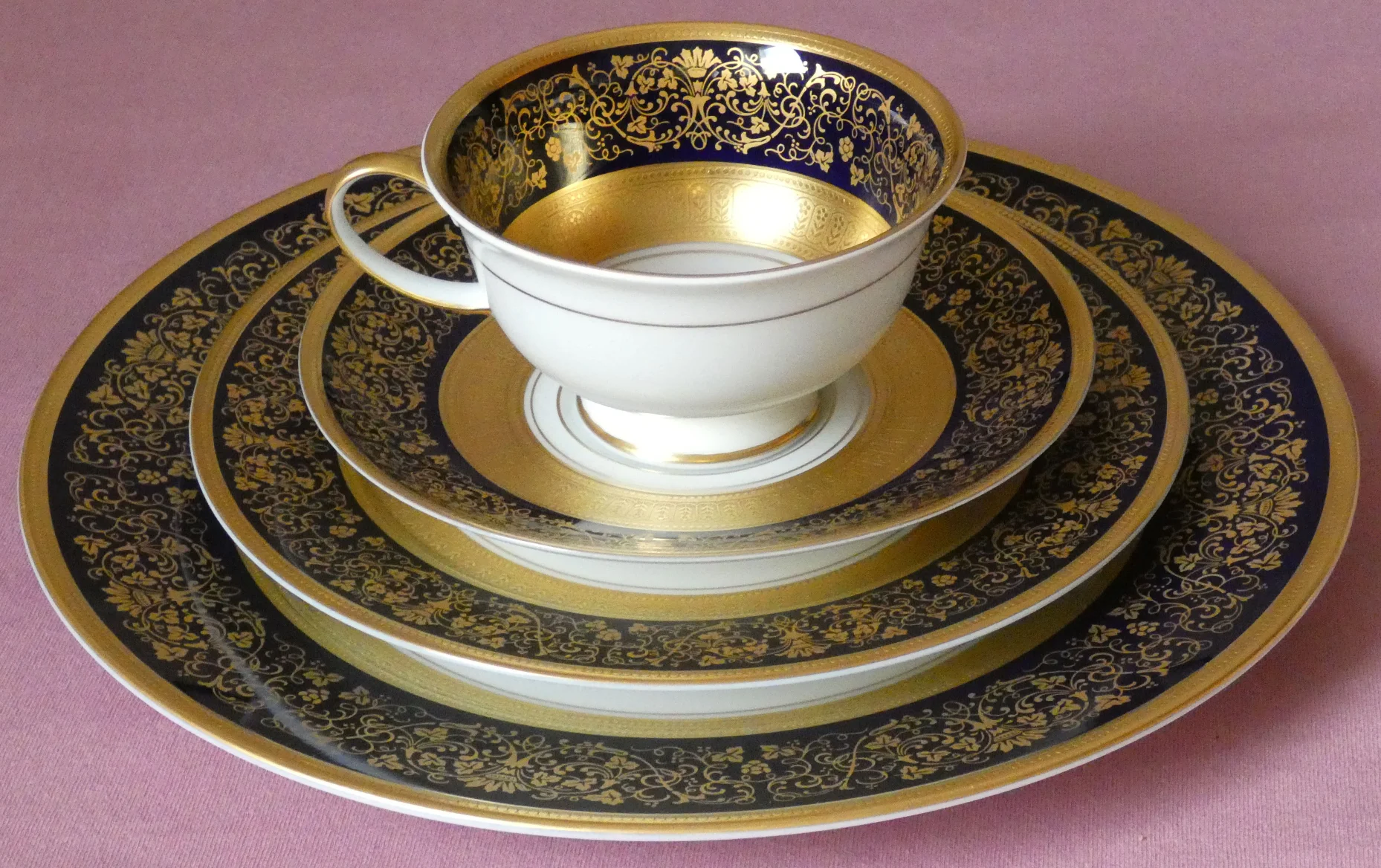 Classic Rose Collection Gedeck Tasse20x10x6cm UT11x16cm T20x20cm PT1x26cm (1).JPG