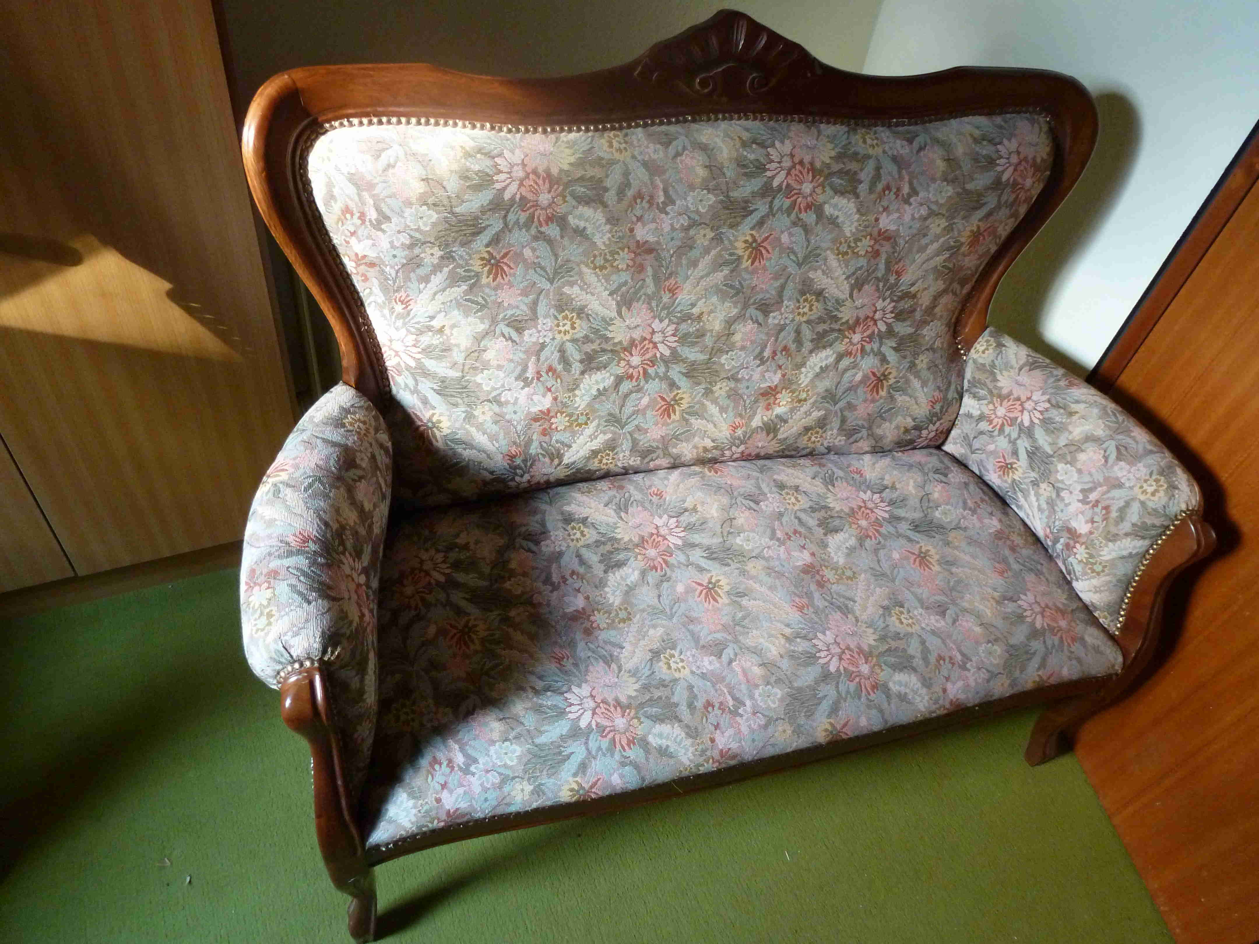 Sofa.JPG