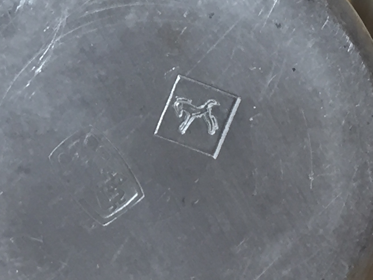 Stempel am Becher ca. 10cm hoch