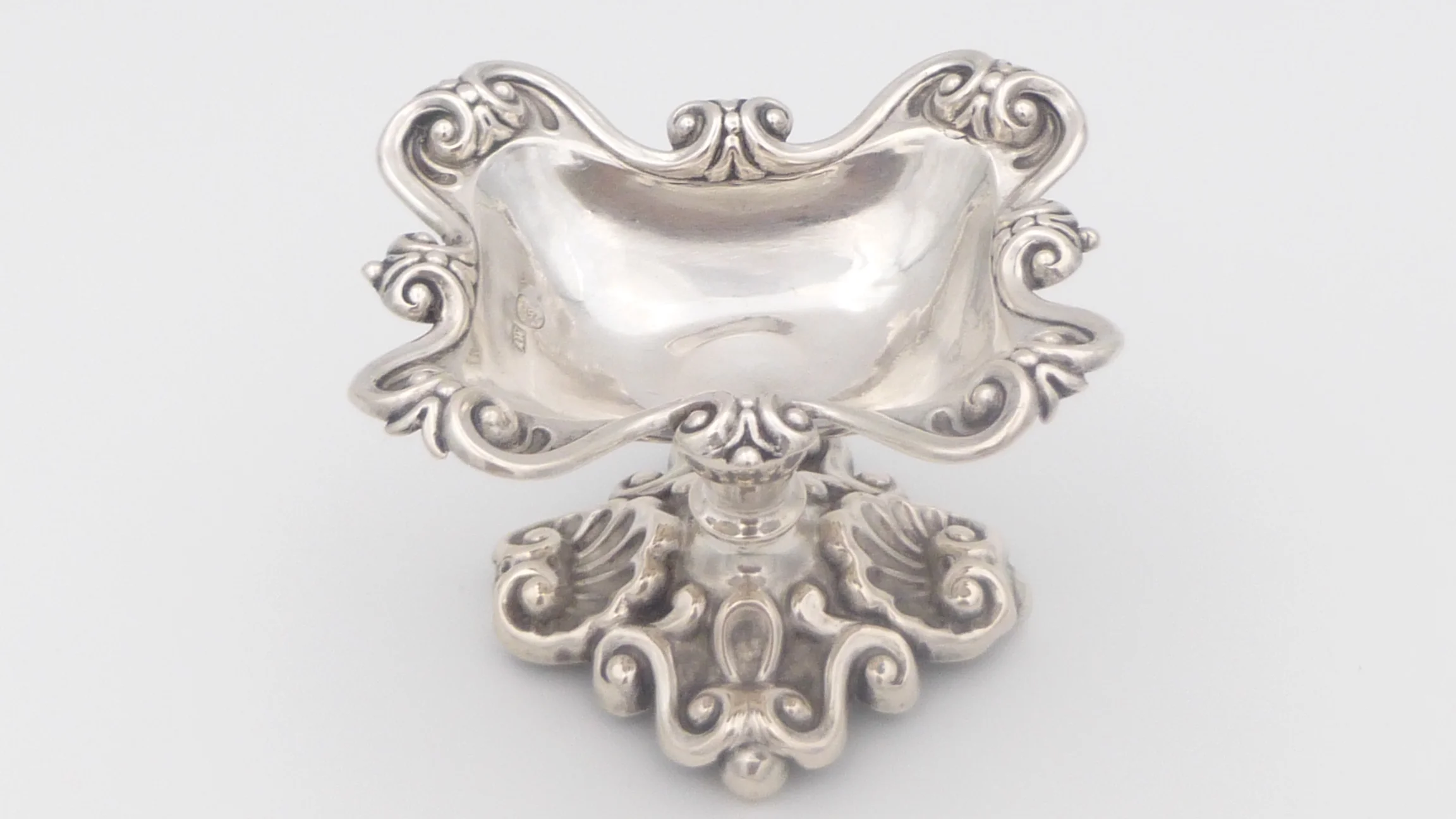 Die ganze Jardiniere 15 Löthiges Silber