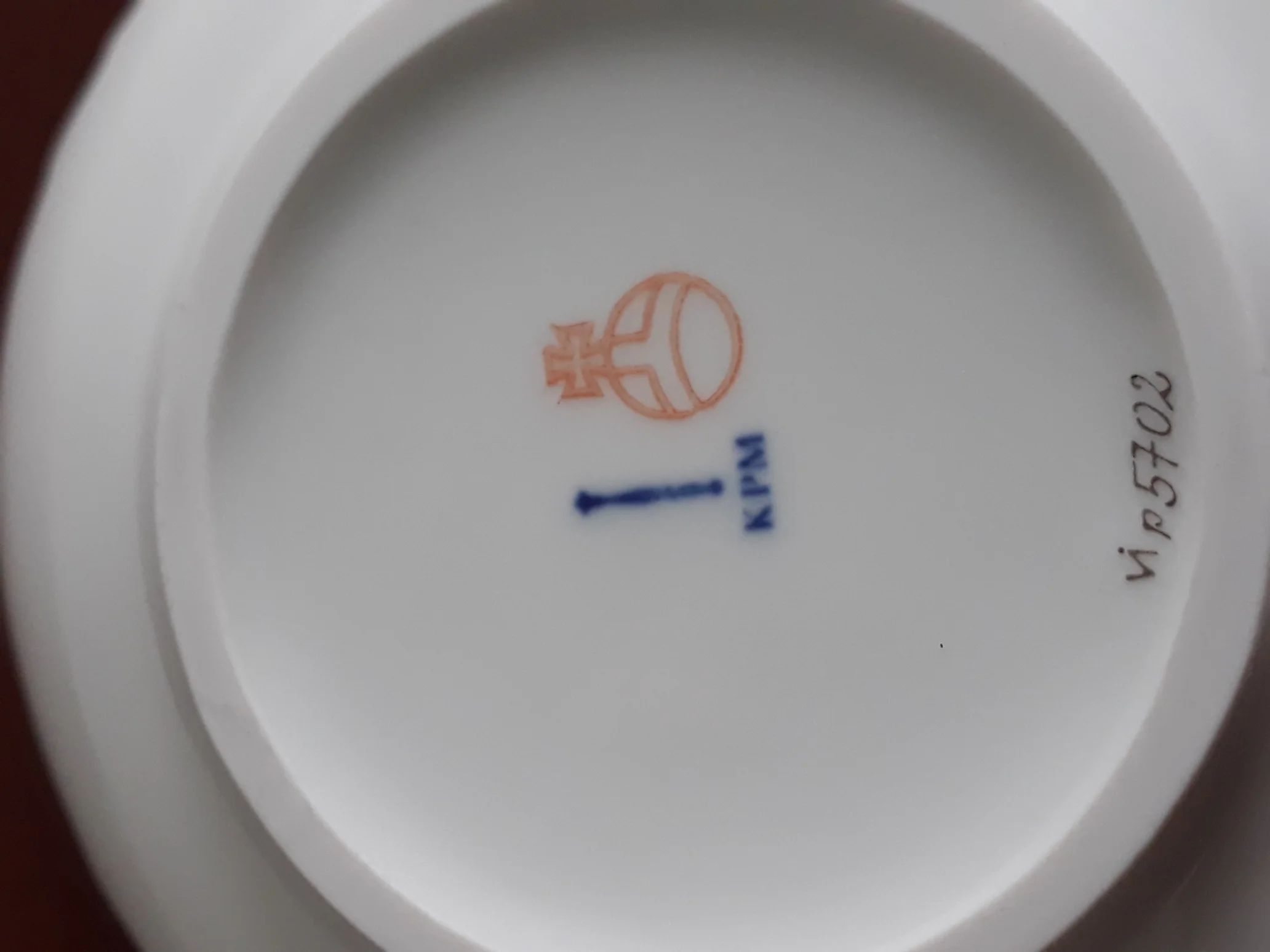 KPM Blattschale Bodenstempel.jpg