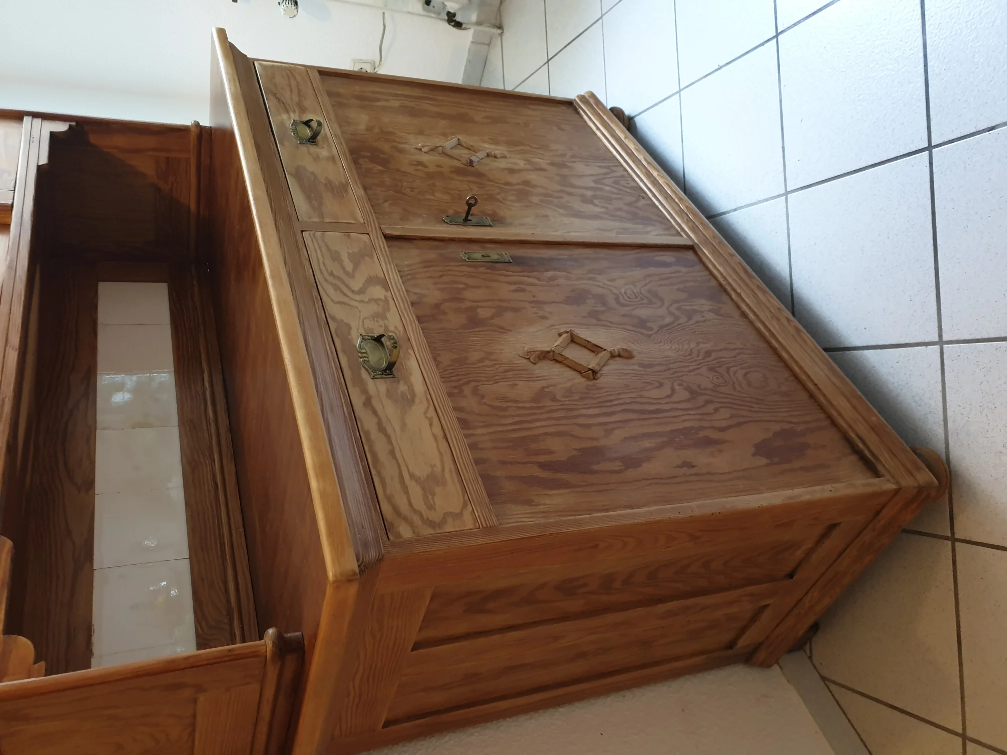 Schrank (17).jpg
