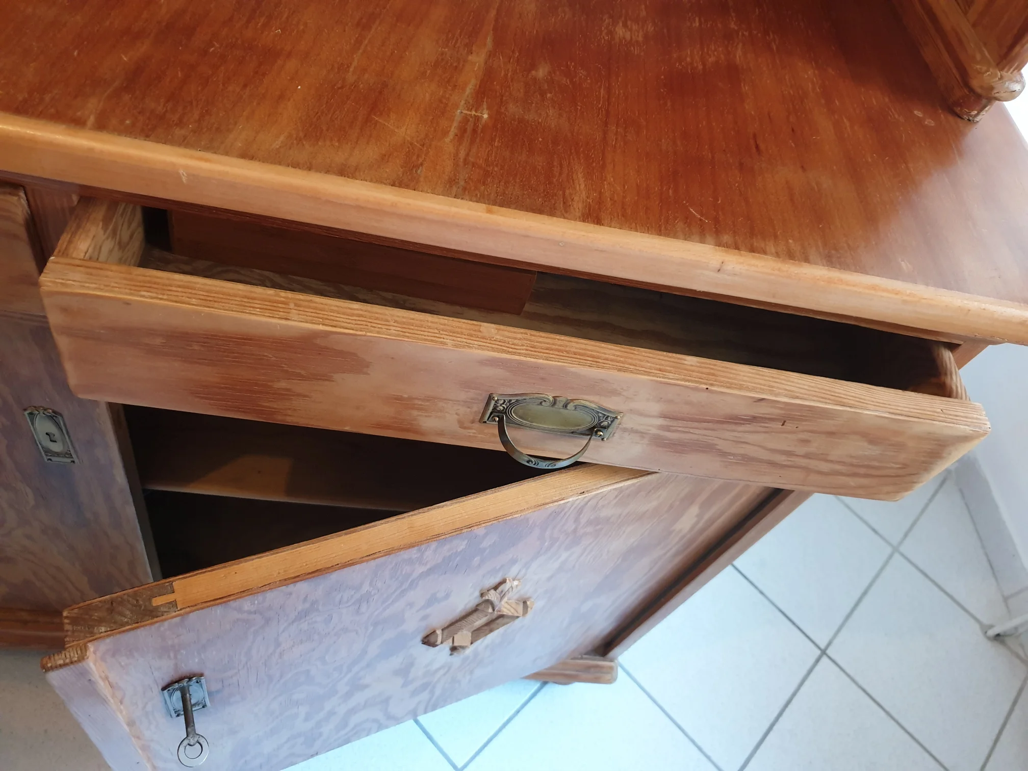 Schrank (6).jpg