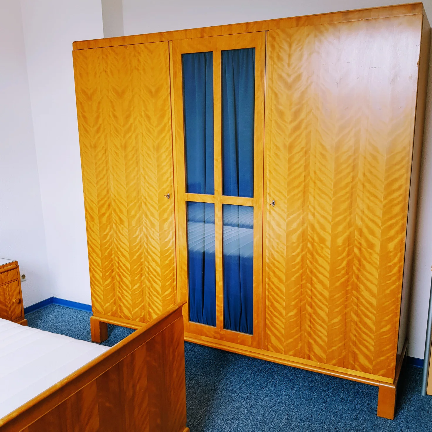 Schrank, dreiteilig