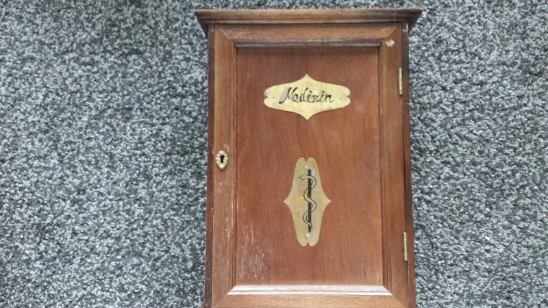 Medizinschrank1.jpg